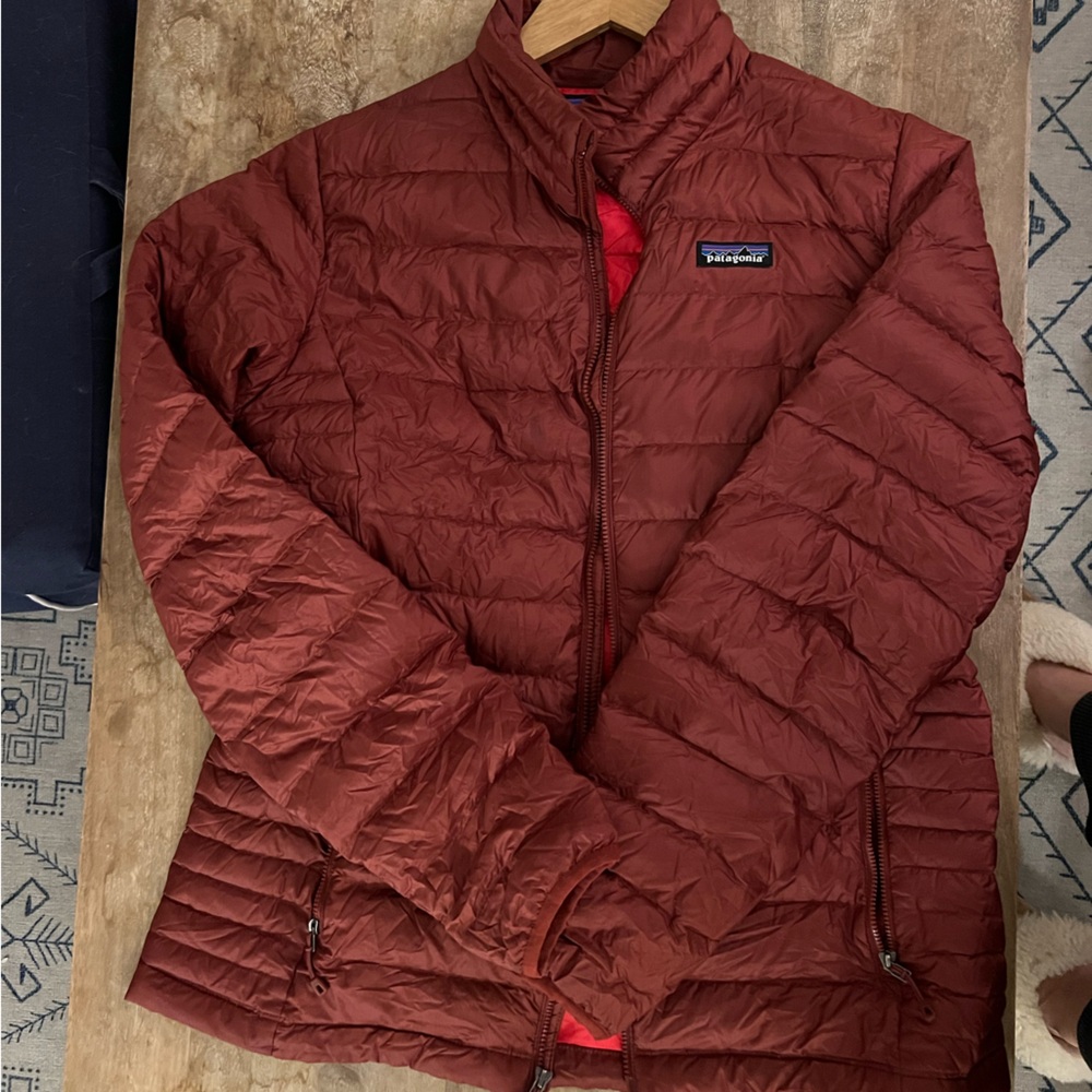 Patagonia women’s down sweater jacket L